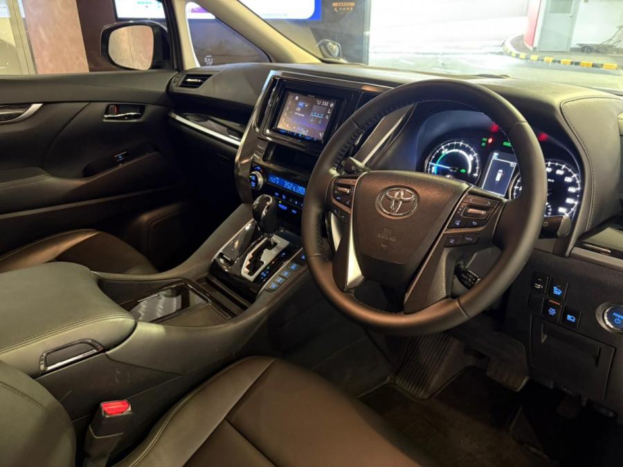 Vellfire 2.5 Hybrid - Image 3